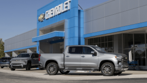 Chevrolet Silverado 1500 and Silverado EV pickup display