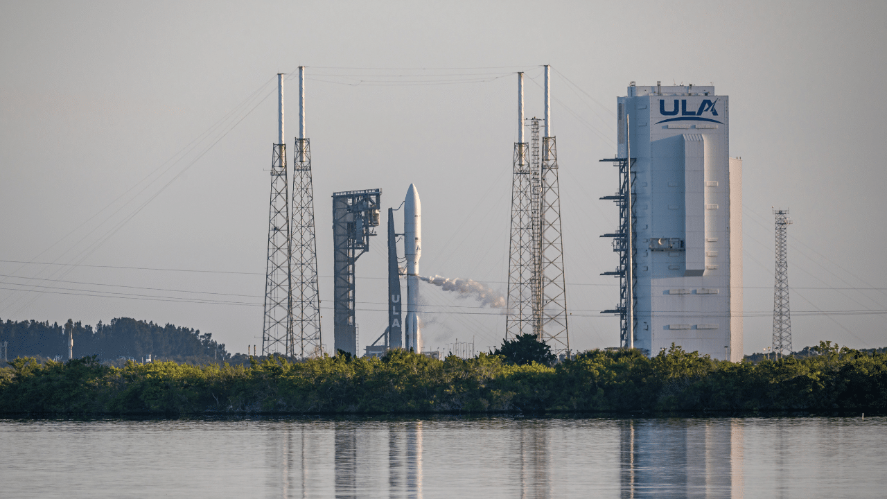 ATLAS V rocket carrying the Kuiper 3 mission